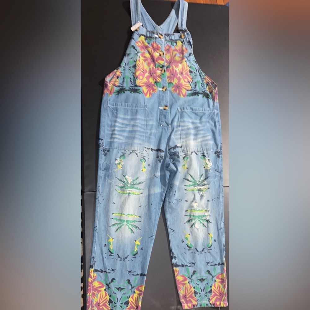 No brand unique distressed/ ripped Hawaiian surfer Demi overalls
